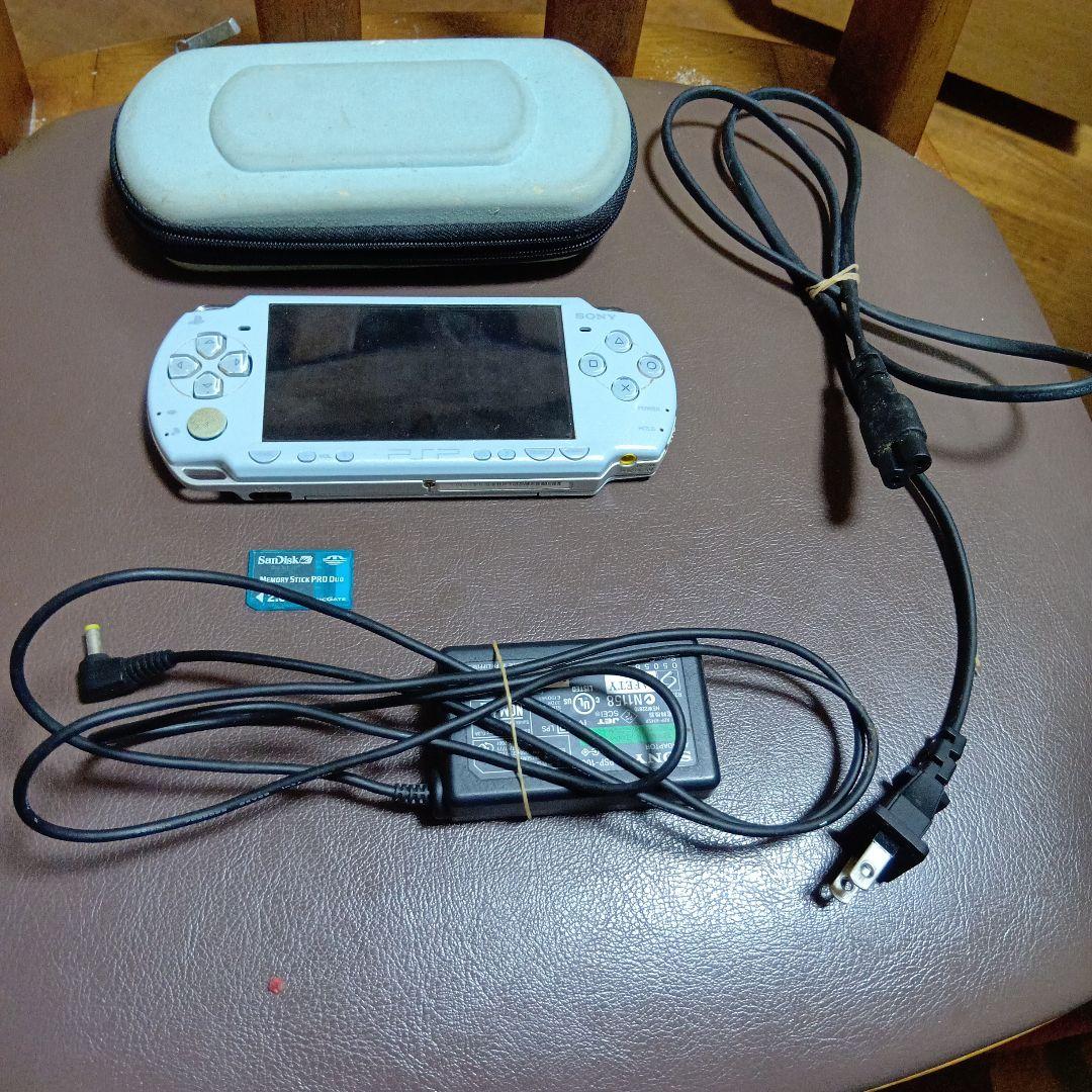 PSP2000本体+ 2GBメモリースティック + ACアダプター+ハードケース