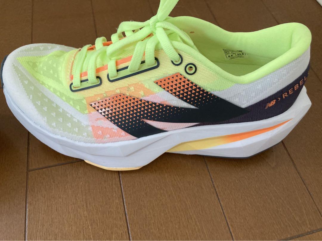 スパイク・シューズ New Balance   FuelCell Rebel v4 23.5