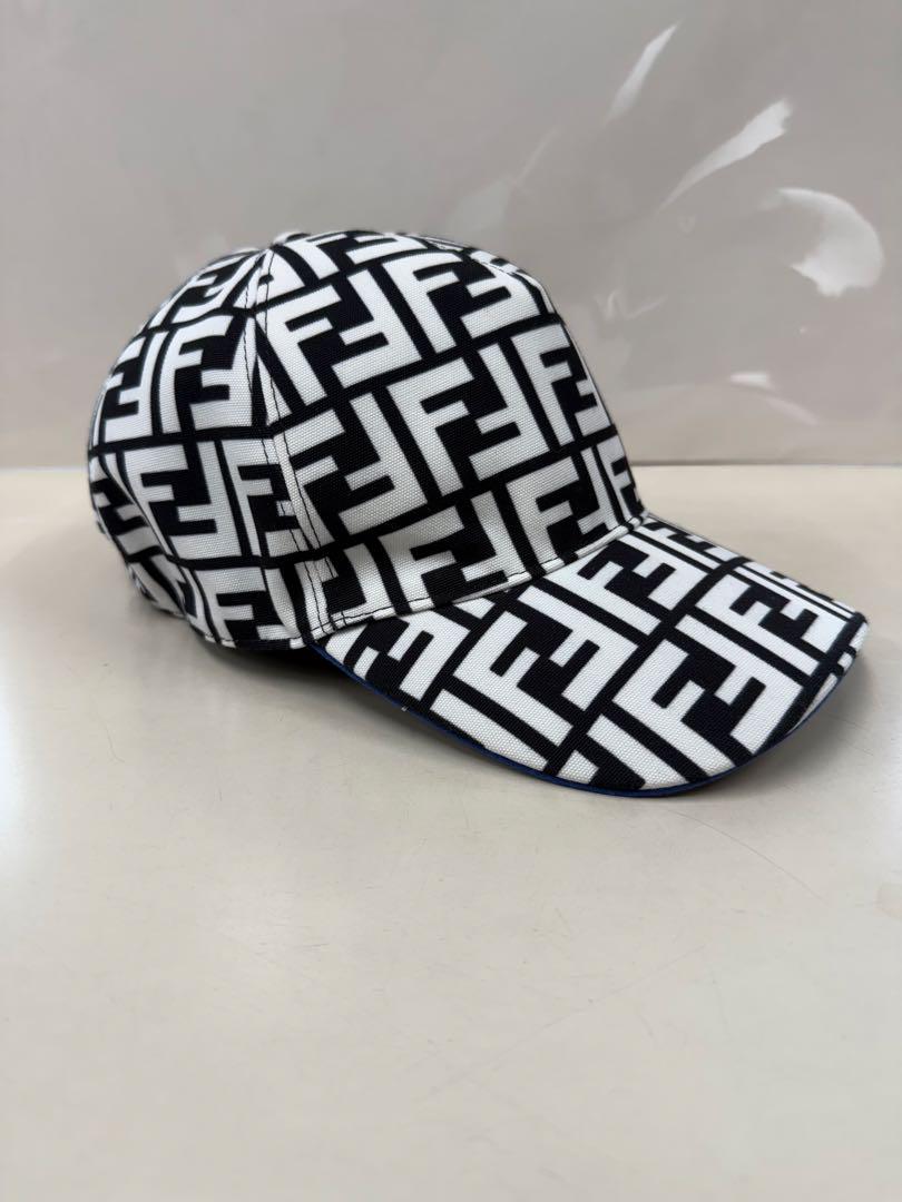 FENDI フェンディ ベースボールキャップ ズッカ FFロゴ 白 黒 青