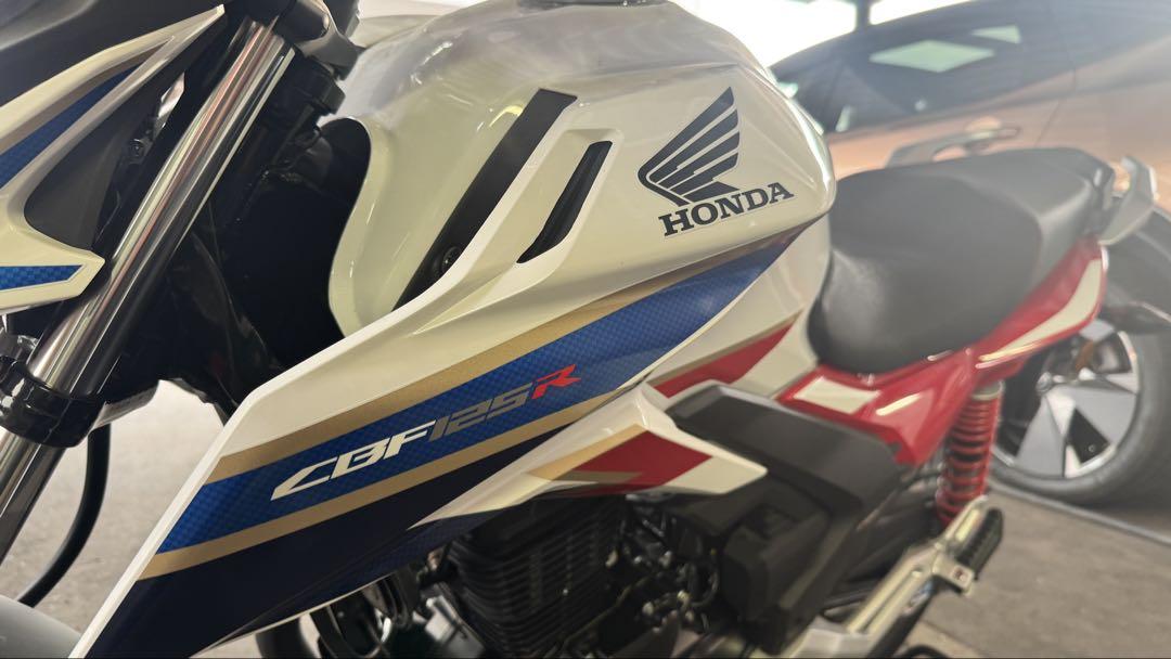 ホンダ CB125F 走行距離180km ホワイト/レッド 125cc