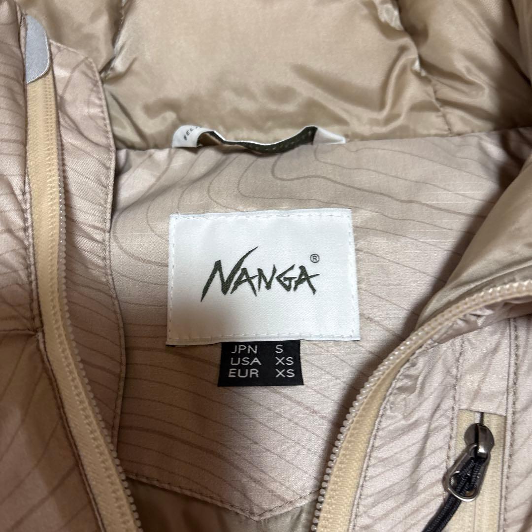 NANGA ダウンジャケット Sベージュ 波模様 NANGA ダウンジャケット Sベージュ 波模様