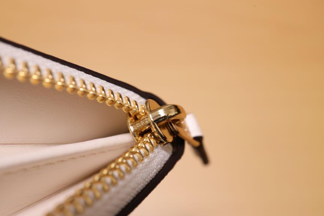大人気で品薄のかわいいお財布♡ COACH コーチ 長財布 かなり品薄です♪