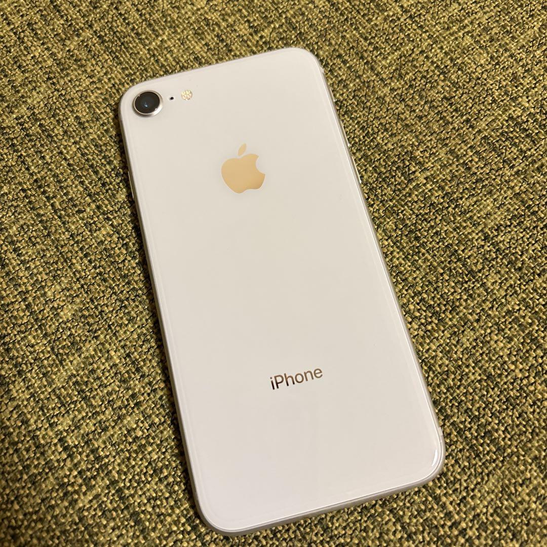 Apple iPhone 8 ホワイト 充電器付き