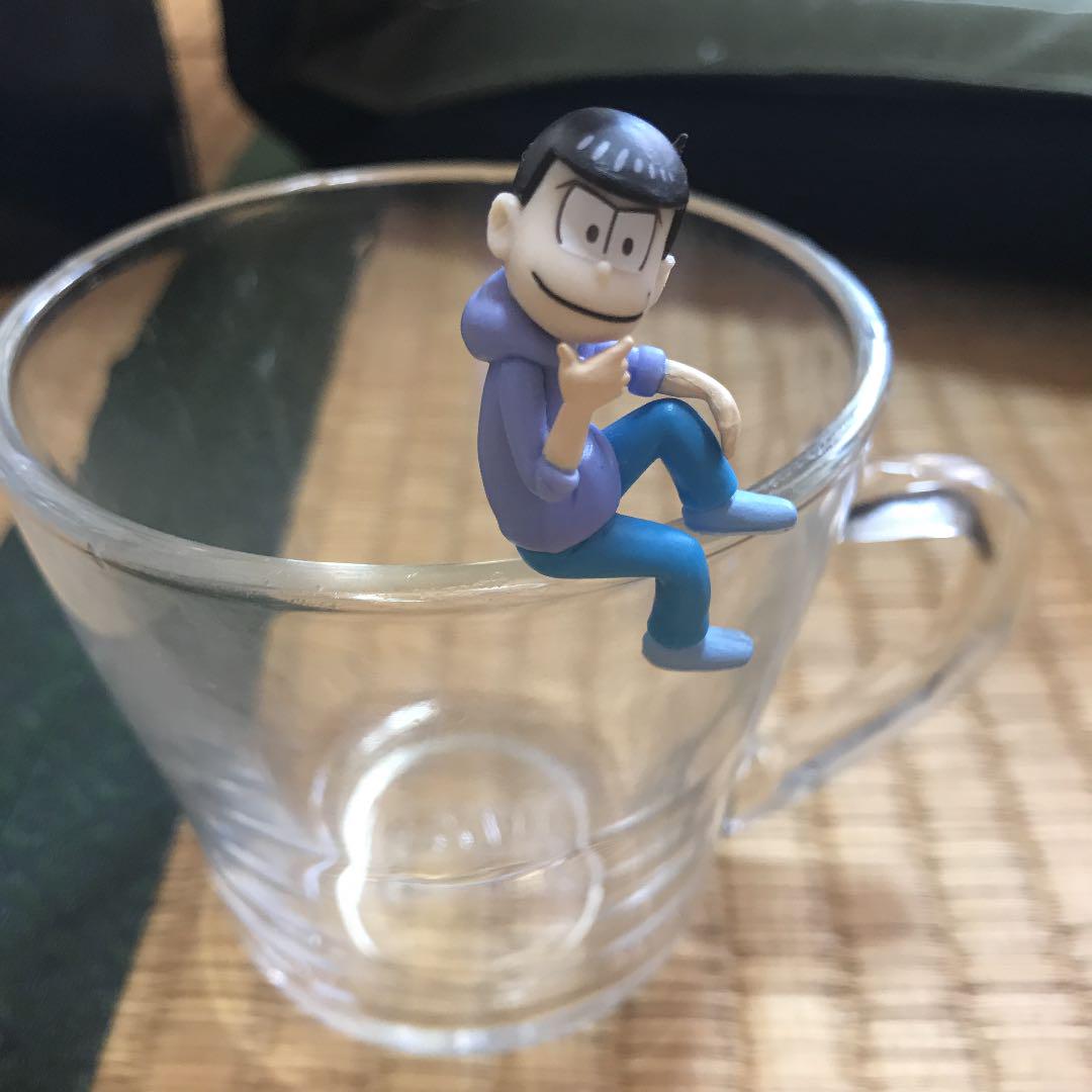 メルカリ おそ松さん コップのフチ子さん的な置物 6つ子全員 800 中古や未使用のフリマ メルカリ おそ松さん コップのフチ子さん的な置物 6つ子全員 800 中古や未使用のフリマ