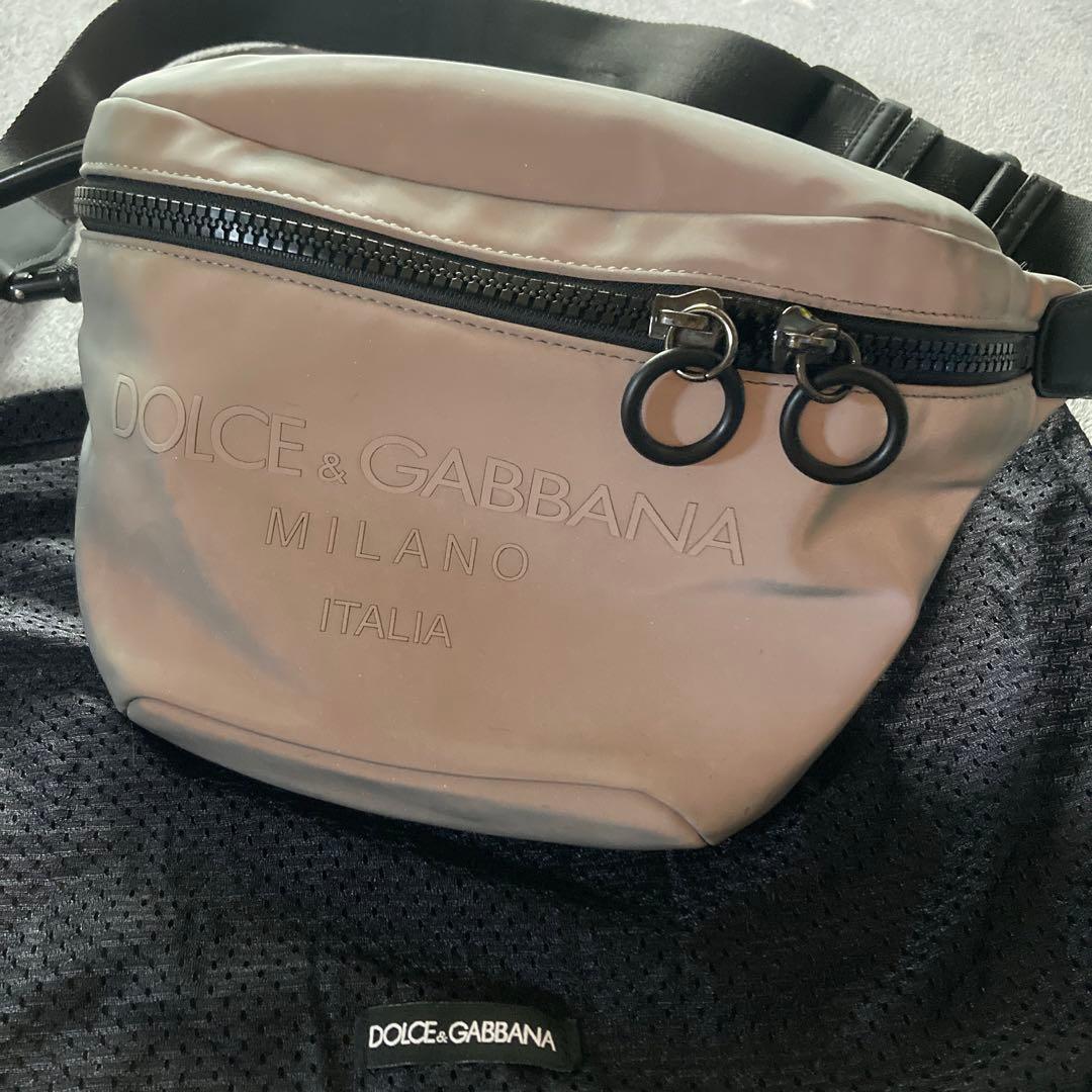ドルチェ ガッバーナ ボディバック シルバー 斜め掛け目立った傷や汚れなし