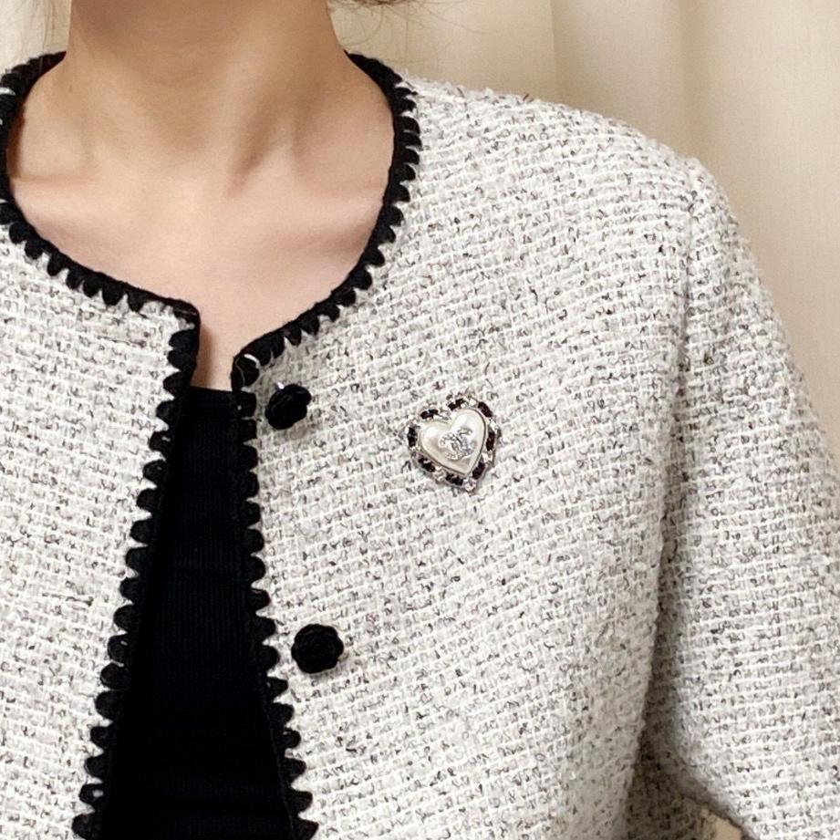 【CHANEL】 ☆ ハート型 ブローチ ☆ CHANEL】シャネル ハートブローチ (CHANEL/ブローチ・コサージュ