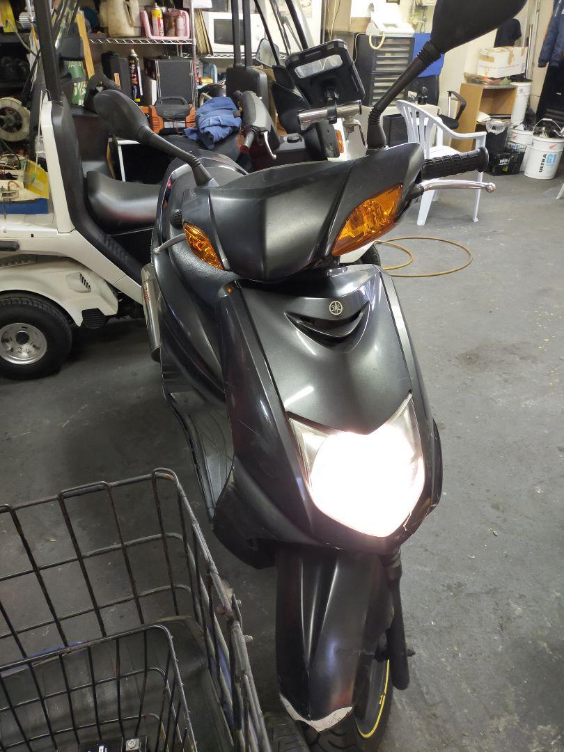 ヤマハYAMAHAシグナス125！新品ライト交換済み！社外マフラー！エンジン好調