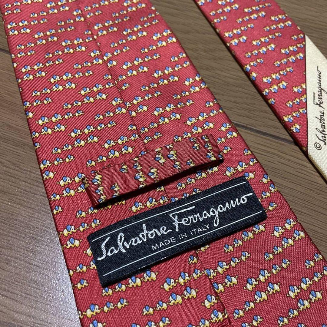 Salvatore Ferragamo 赤 花柄 シルクネクタイ 美品 - メルカリ