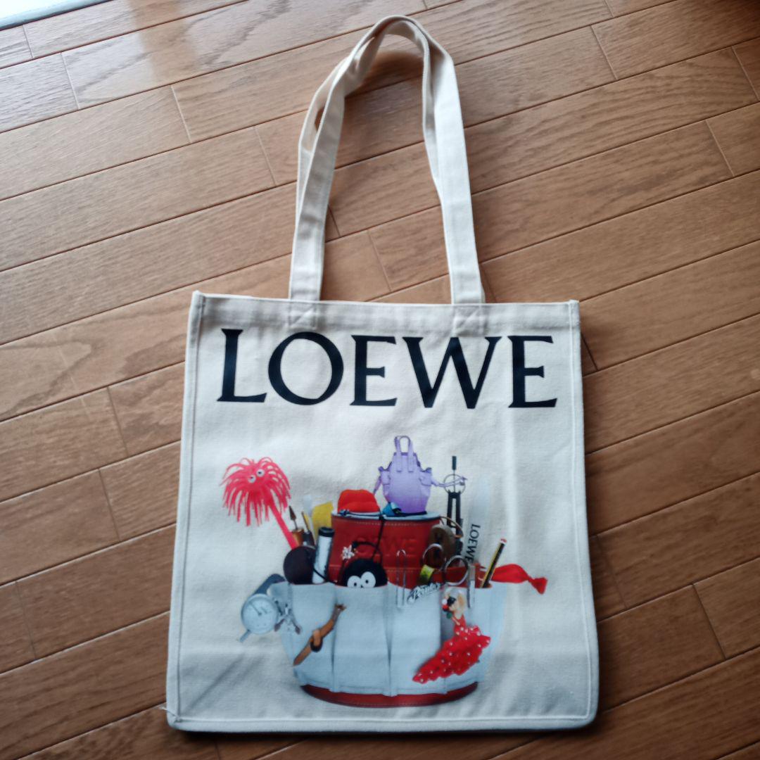 LOEWE 非売品 トートバッグ カード付き - メルカリ LOEWE 非売品 トートバッグ カード付き - メルカリ