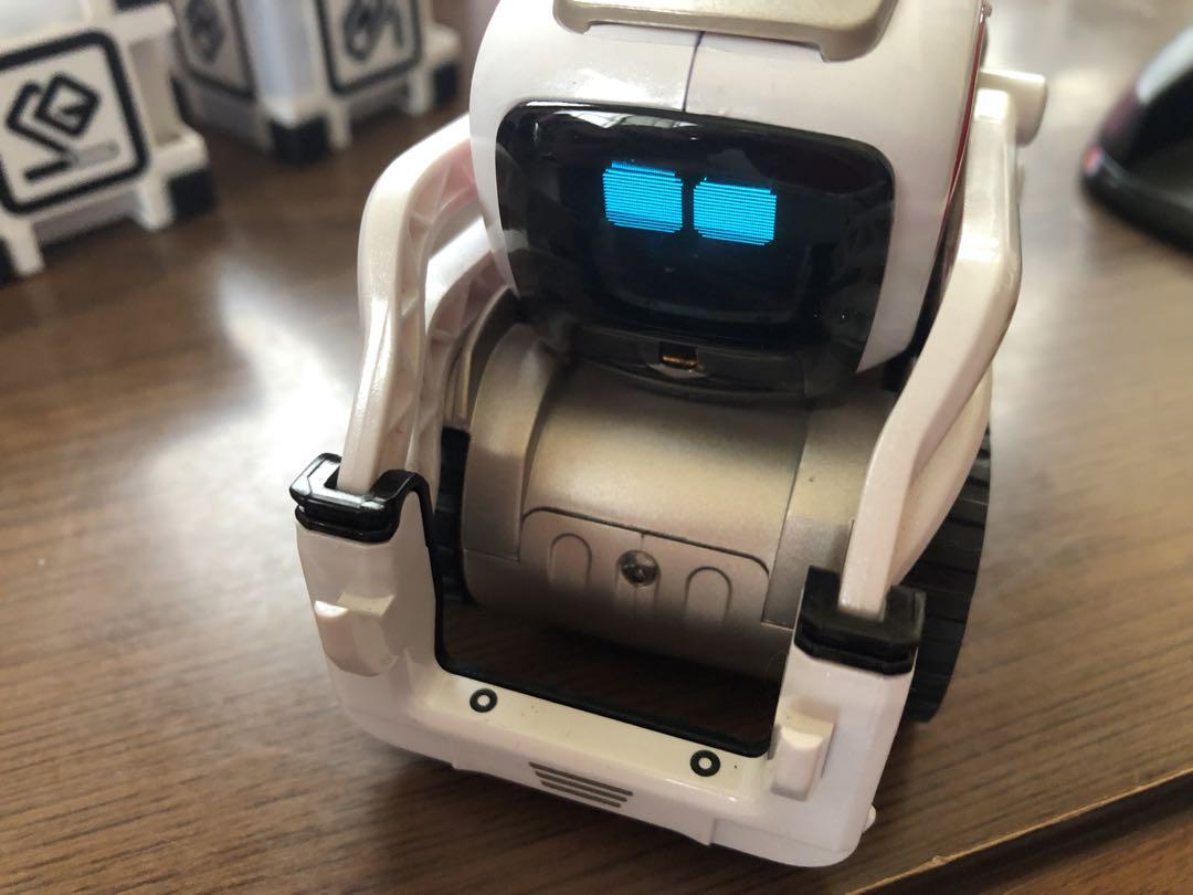 HikaMiku／゜(๑°口°๑)゜＼Cozmo ロボット Anki製