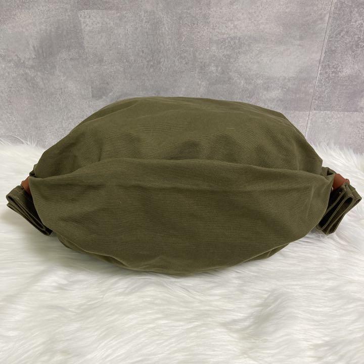 爆買い高品質 未使用 IL BISONTE キャンディーバッグ キャンバス レザー カーキ V7R3P-m13547711969 品質保証新品