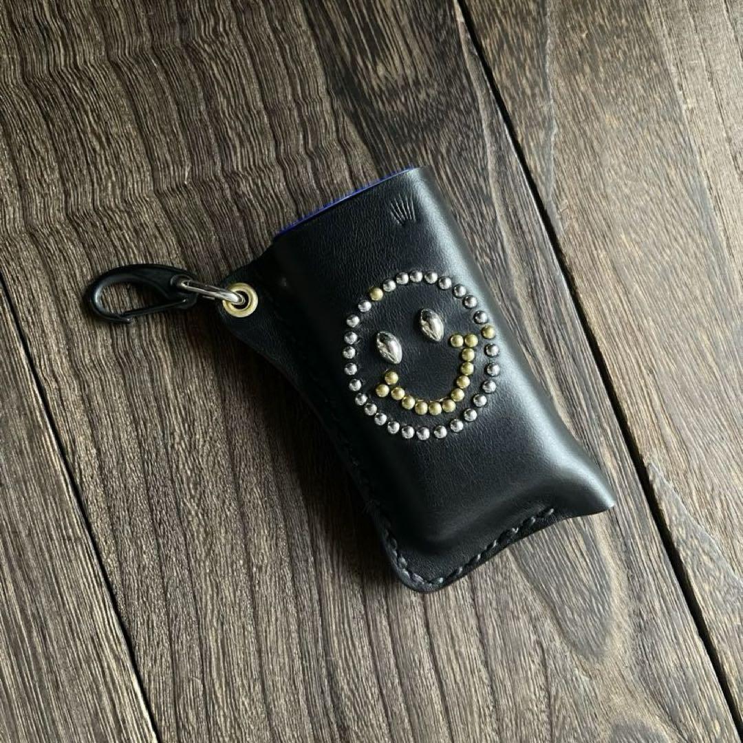 スタッズフリスクケース クロムエクセル スマイルマーク HTC
