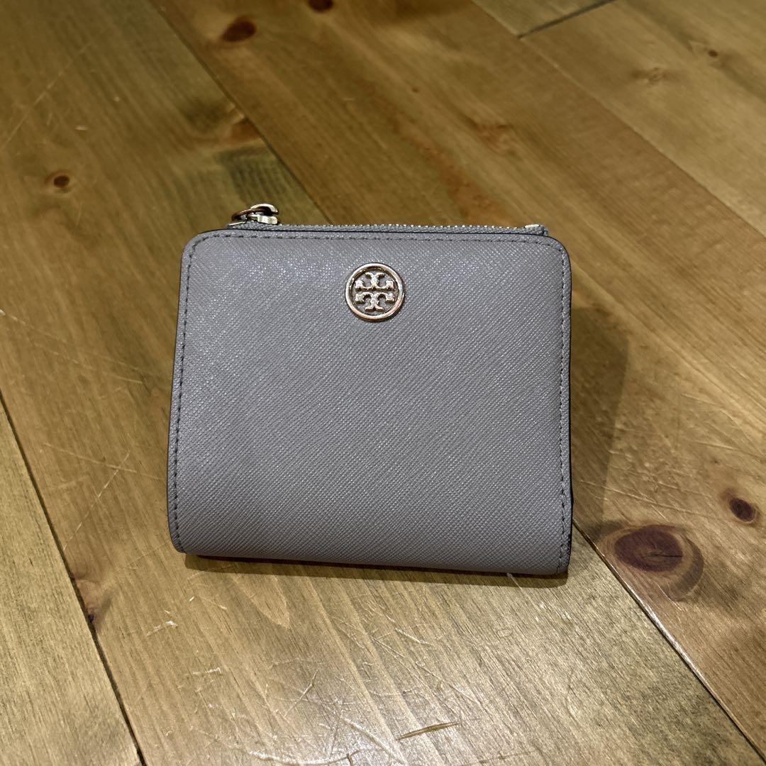 Tory Burch グレー 二つ折り財布 8,200円