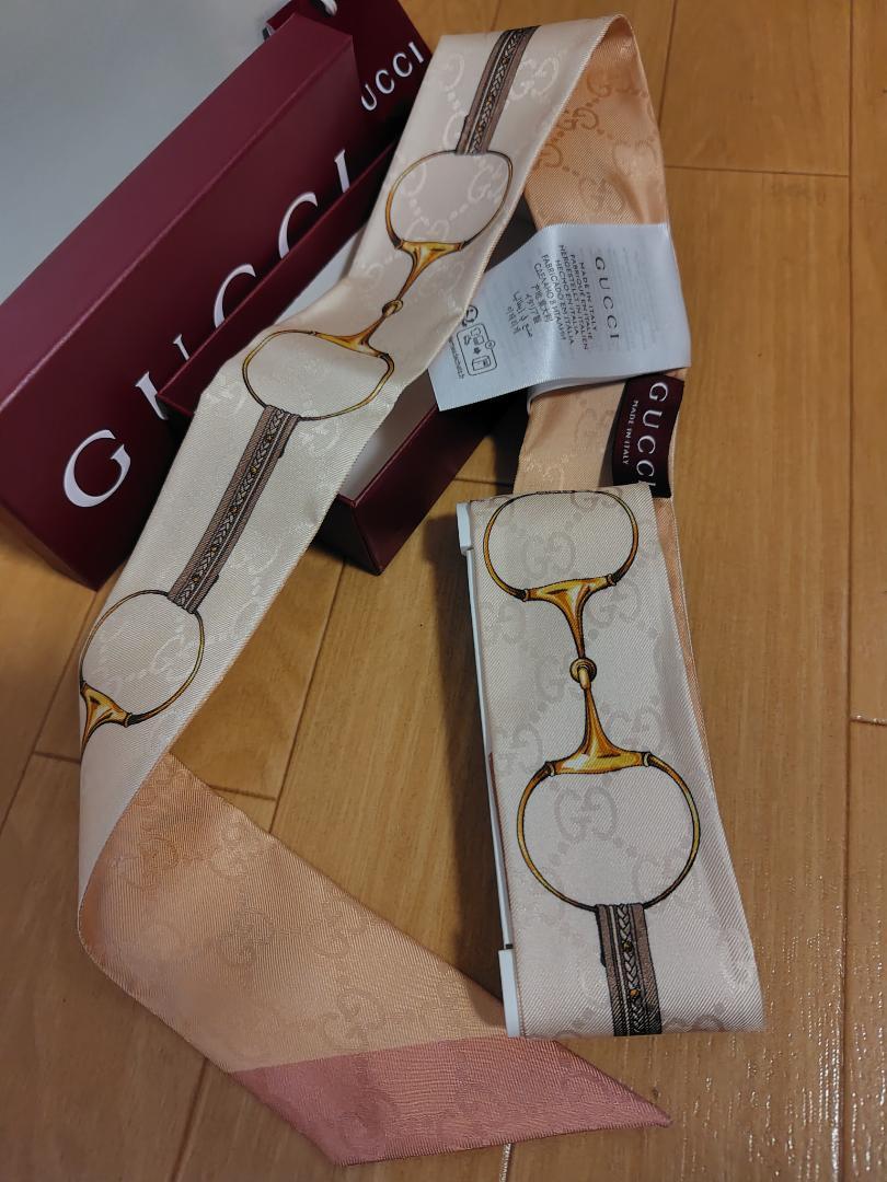 GUCCI チェーン ホースビット プリント シルク ネックボウ グッチ ヘリテージ プリント シルク ネックボウバーガンディ