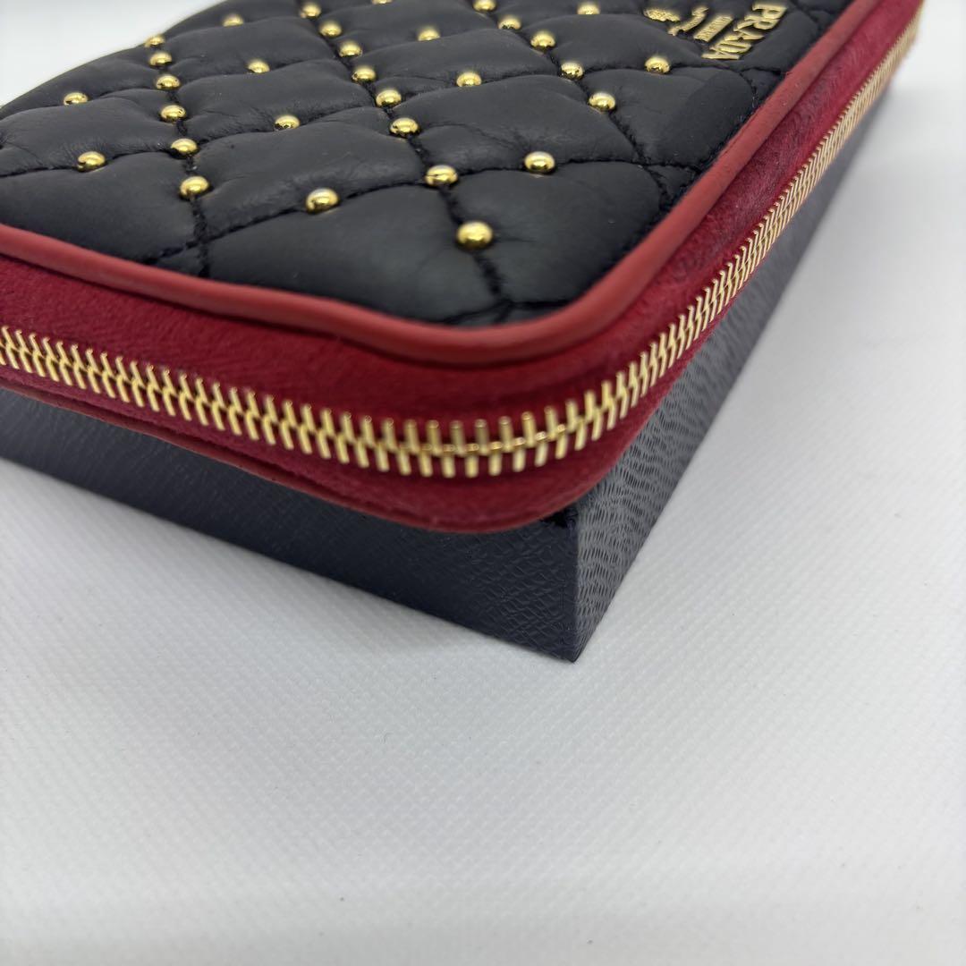 PRADA キルティング長財布 ブラック/レッド