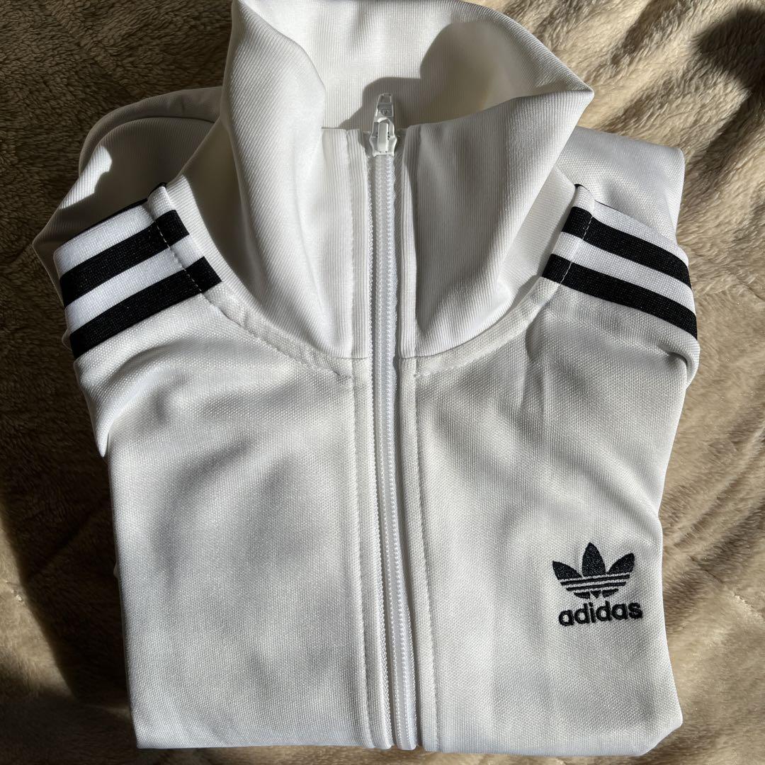 adidas トラックジャケット最低 価格