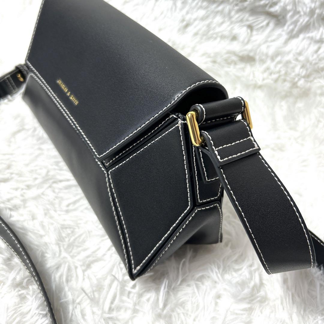 【極美品】CHARLES &KEITH ナスリンジオメトリックショルダーバッグ Nasrin ナスリン ジオメトリックショルダーバッグ（ショルダー