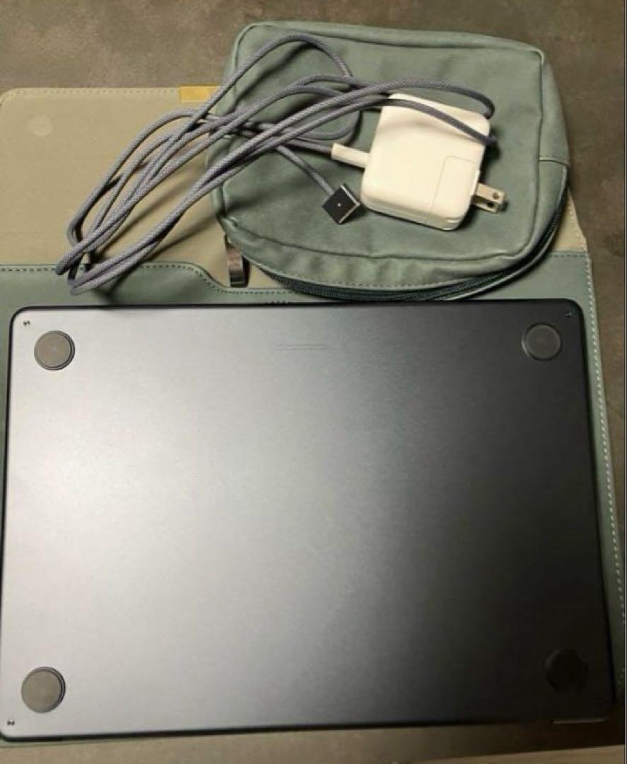 MacBook Air M2 ほぼ未使用