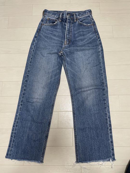ストレートデニムパンツ