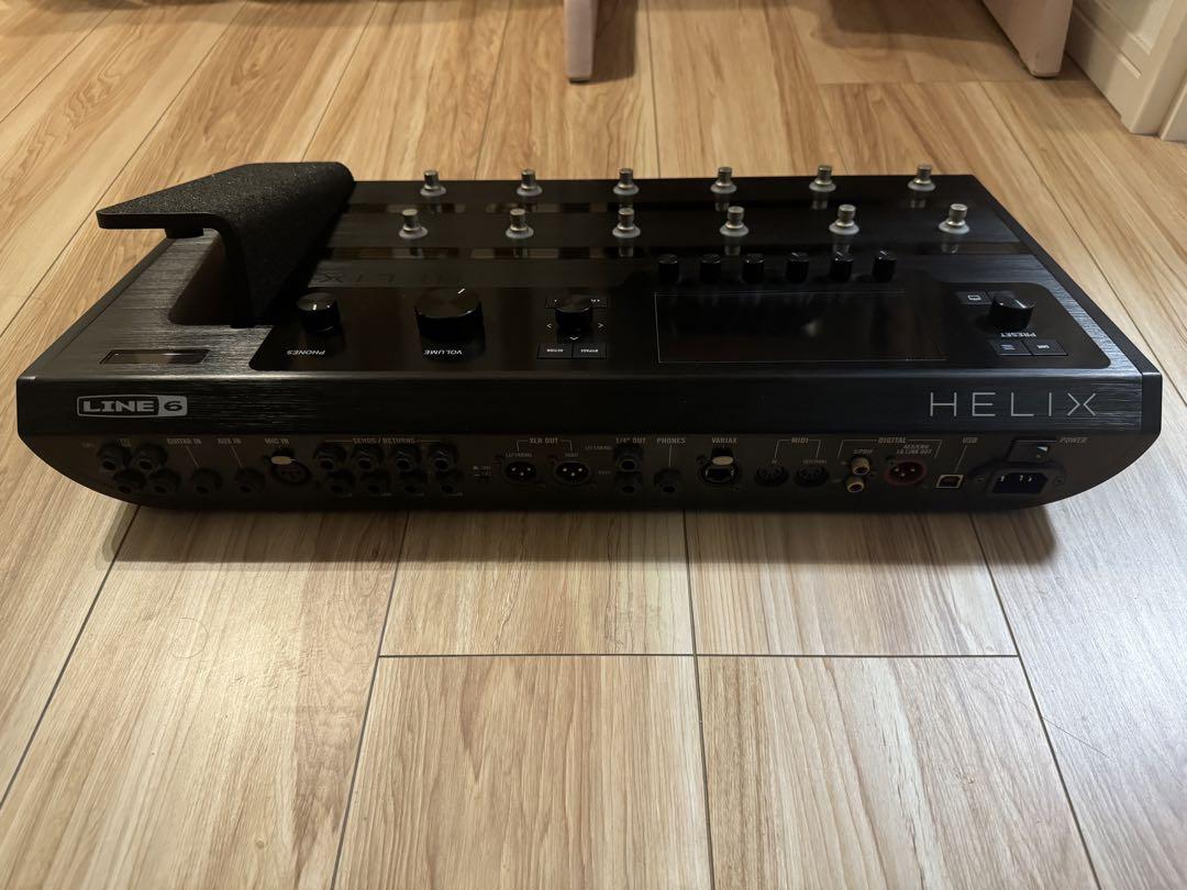 Line6 Helix floor (Helix Backpack付き)
