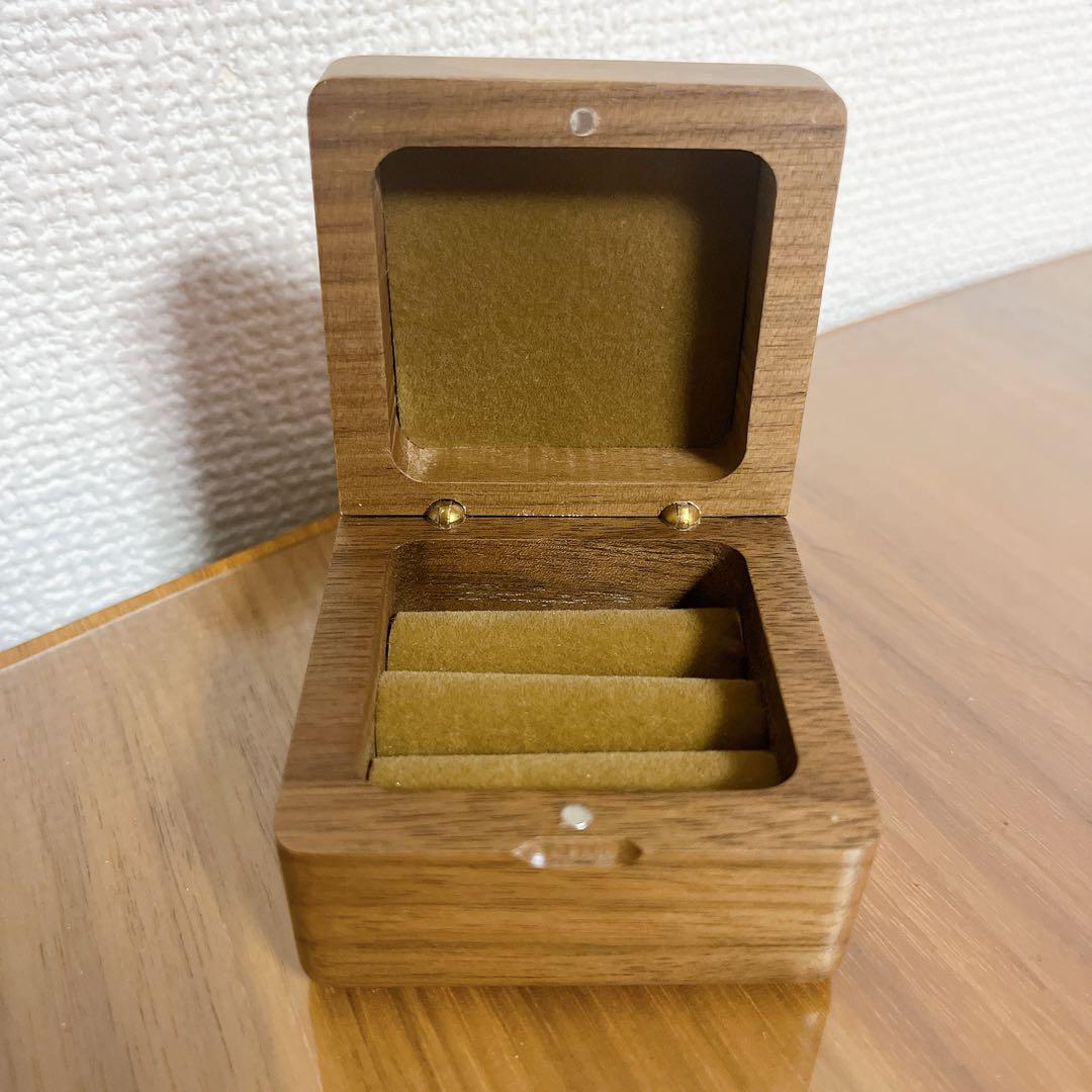 新品⭐️指輪ケース 持ち運び リングケース 実木 磁石ボダン　ジュエリーボックス