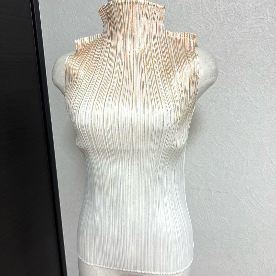 美品　PLEATS PLEASE トップス　ノースリーブ　サイズ4