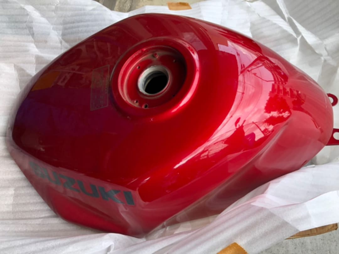 新作人気モデル 送料込 スズキ RF400 ガソリンタンク 中古美品 タンク