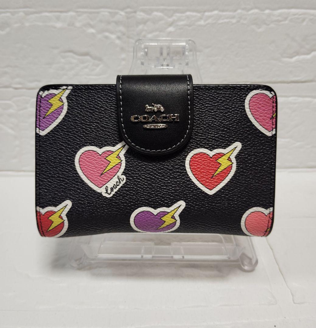 ✨美品✨ COACH 二つ折り財布 ハートデザイン (レア) COACH 二つ折り財布 ハートデザイン - メルカリ