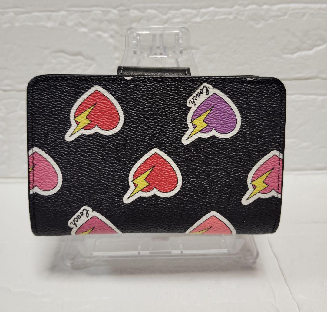 ✨美品✨ COACH 二つ折り財布 ハートデザイン (レア) COACH 二つ折り財布 ハートデザイン - メルカリ