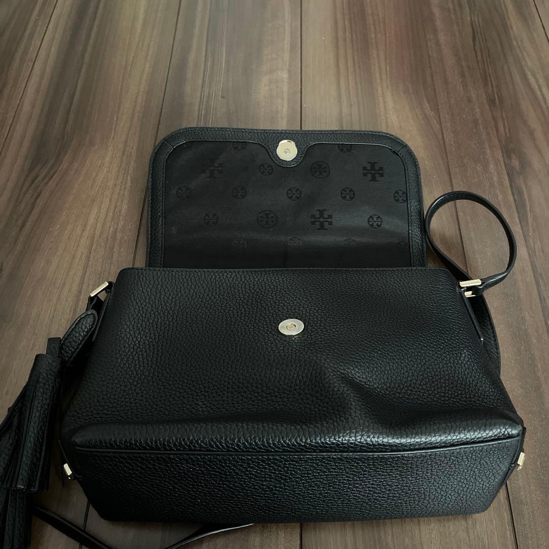 TORY BURCH レザーショルダーバッグ タッセル付き 週末お値下げ☆TORY BURCH新品☆タッセル付きショルダーバッグ