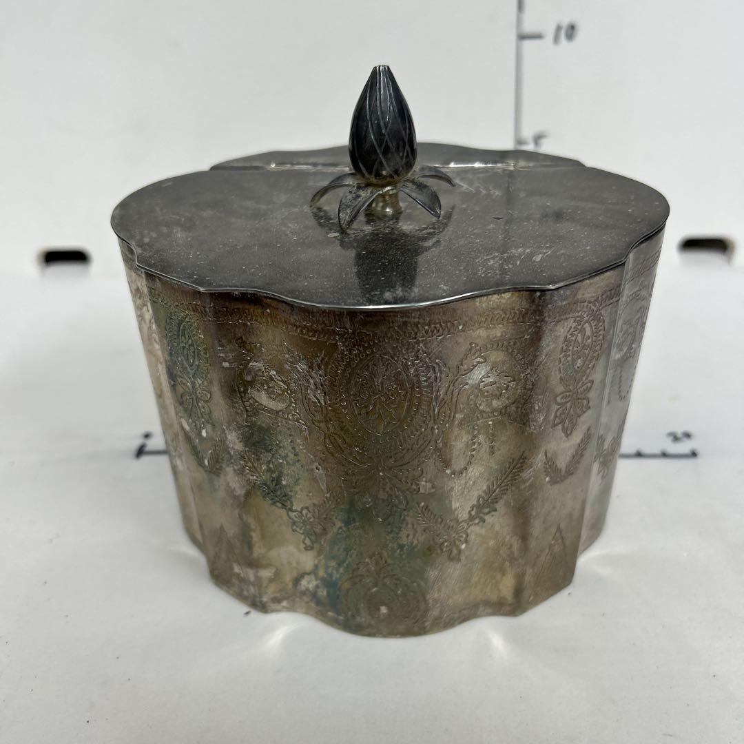 レトロ　金属製の小物入れ　　アンティーク