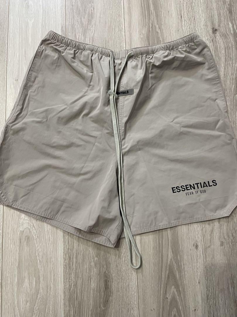 Essentials グレー ショートパンツ