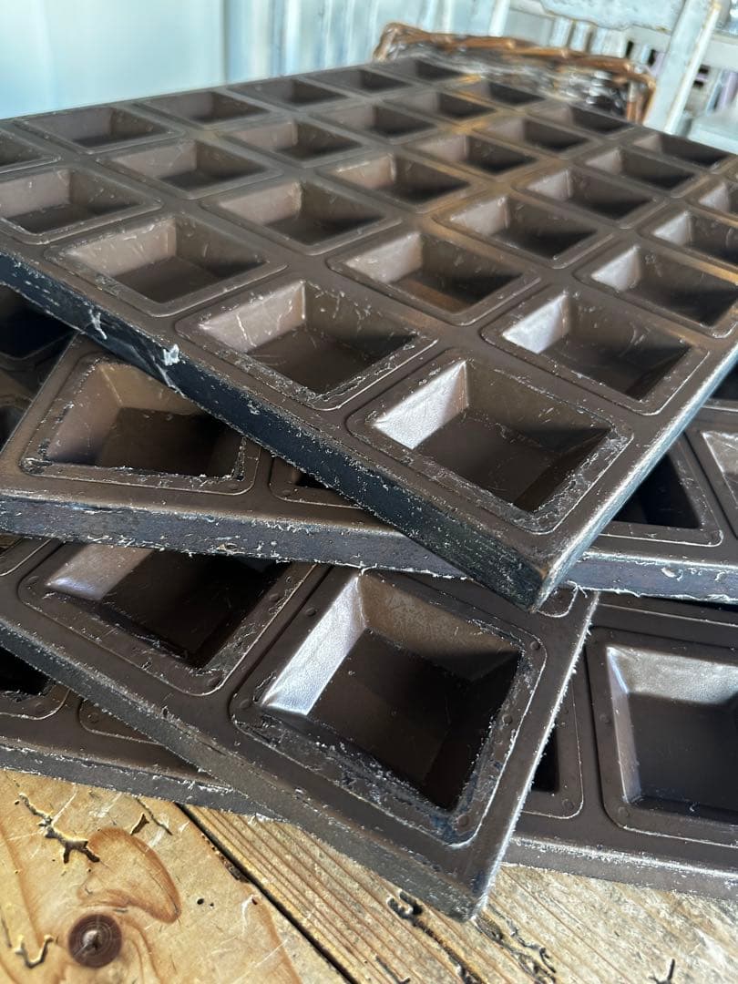 フィナンシェ　テフロン加工金属製　スクエア型 4枚セット　レトロアンティークB