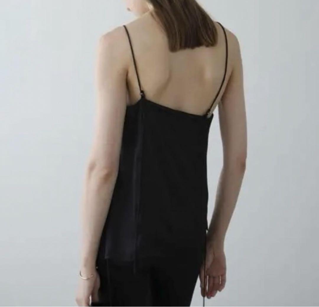 トップス CLANE DRAPE SATIN CAMISOLE TOPS BLACK