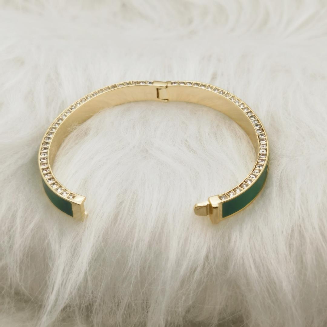 【キラキラが素敵♪】Dior バングル ✨美品 Christian Dior ディオールキラキラ バングル✨ - メルカリ