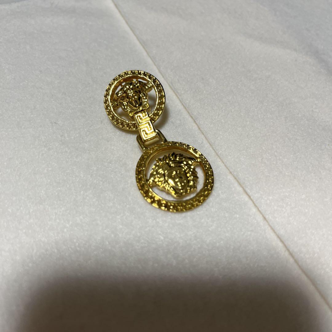 【VERSACE】メデューサとギリシャのフープイヤリング/チャーム 片方のみ！Versaceメデューサモチーフ フープイヤリング
