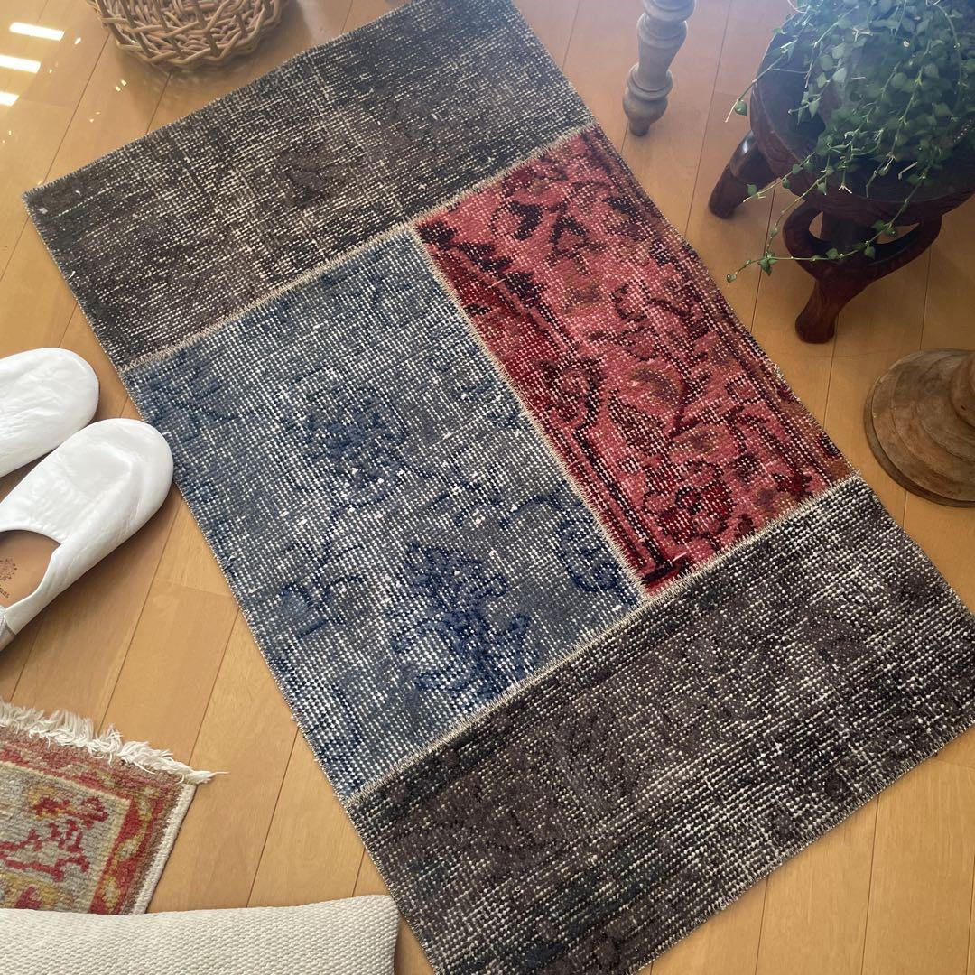 51×87 パッチワーク　グレイ×赤×ブルー　ボタニカル　トルコヴィンテージラグ