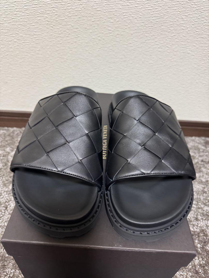 BOTTEGA VENETA ブラックレザーサンダル - メルカリ