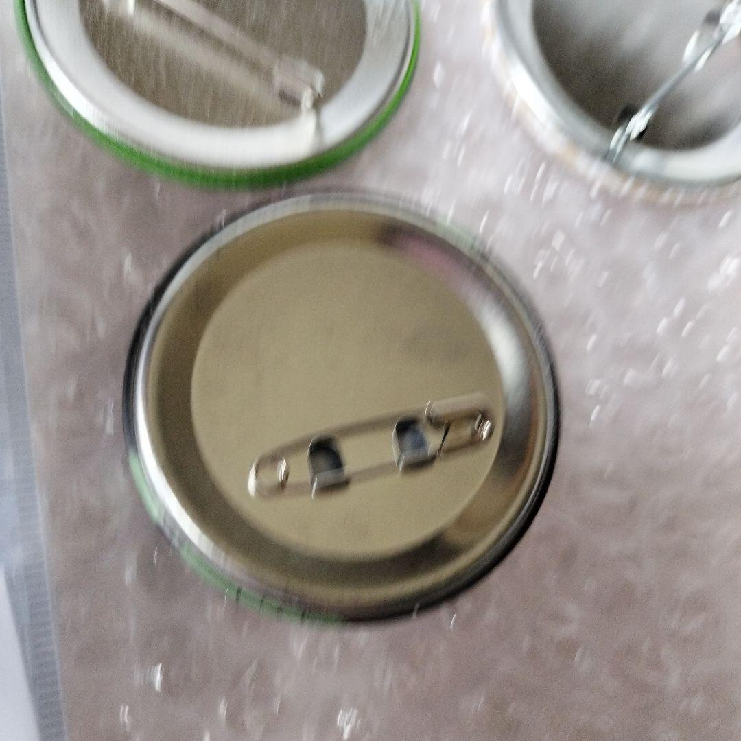 進撃の巨人　缶バッジ　リヴァイ