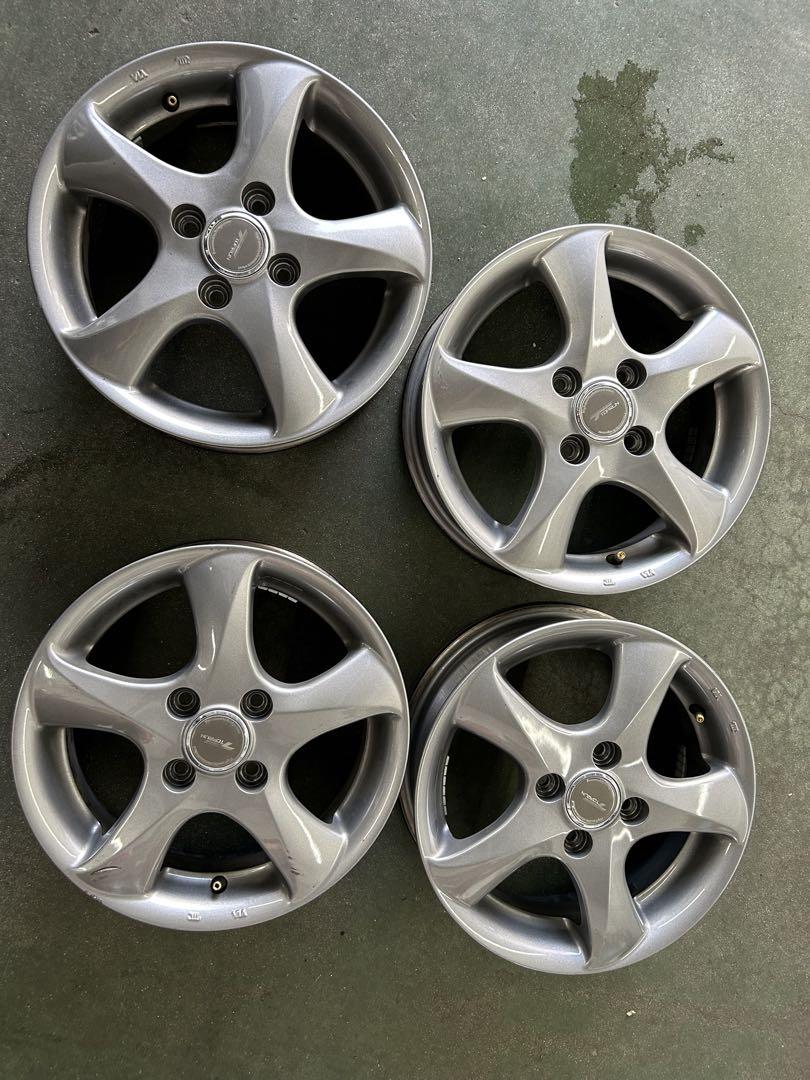 14インチ　アルミホイール　車