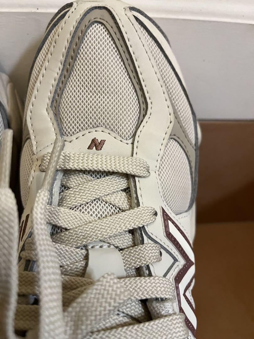 New Balance U9060 スニーカー ベージュ
