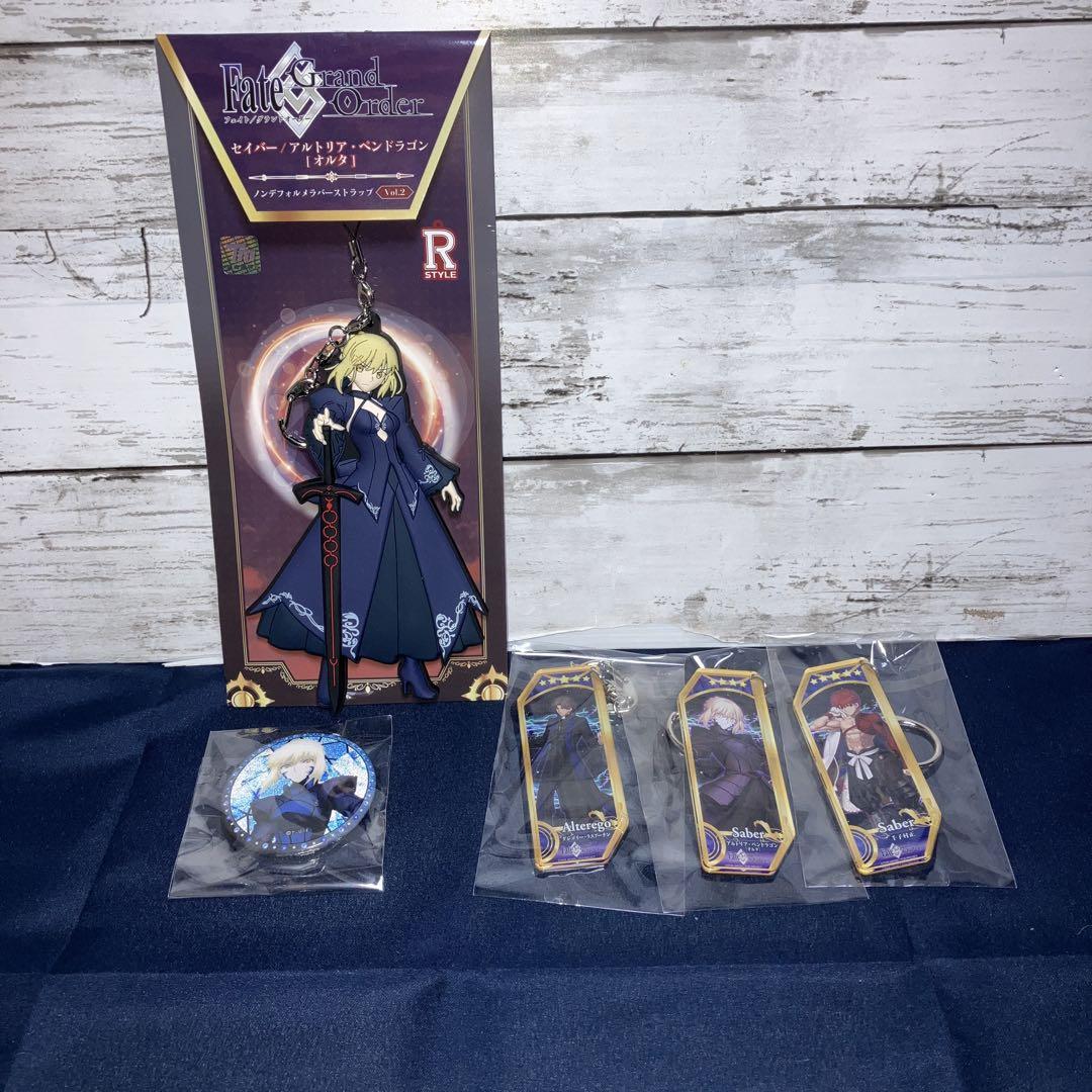 Fate　ノンデフォルメ　ラバーストラップ　アクリルキーホルダー　缶バッジ