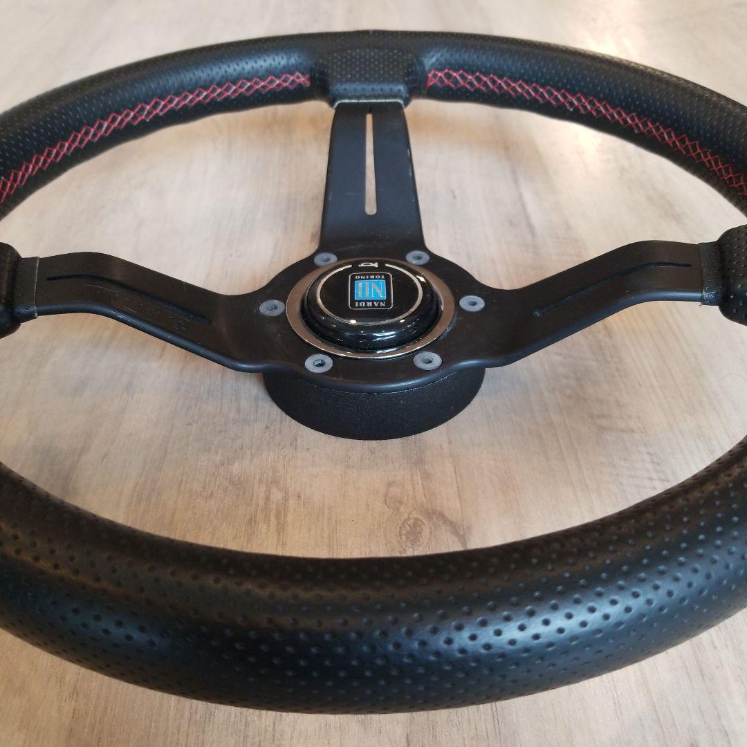 【美品】NARDI☆ナルディディープコーンパンチングレザー/N753/ 33φ