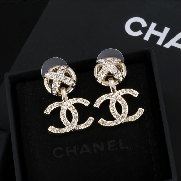 CHANEL ゴールド ロゴピアス CHANEL - CHANEL ロゴ ピアス ゴールドの通販 by E♡HJ's shop