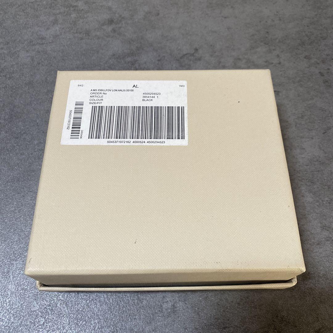 ✨箱付き完備品✨バーバリー　二つ折り財布　黒　ノバチェック