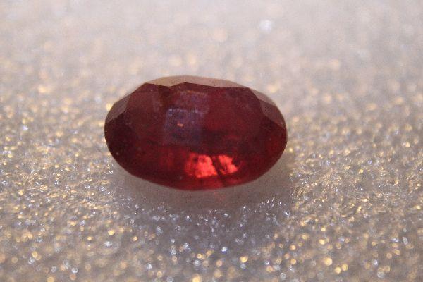 天然スリランカ産ルビー６．４２ct★オーバルカット★特別価額★鑑別所付き