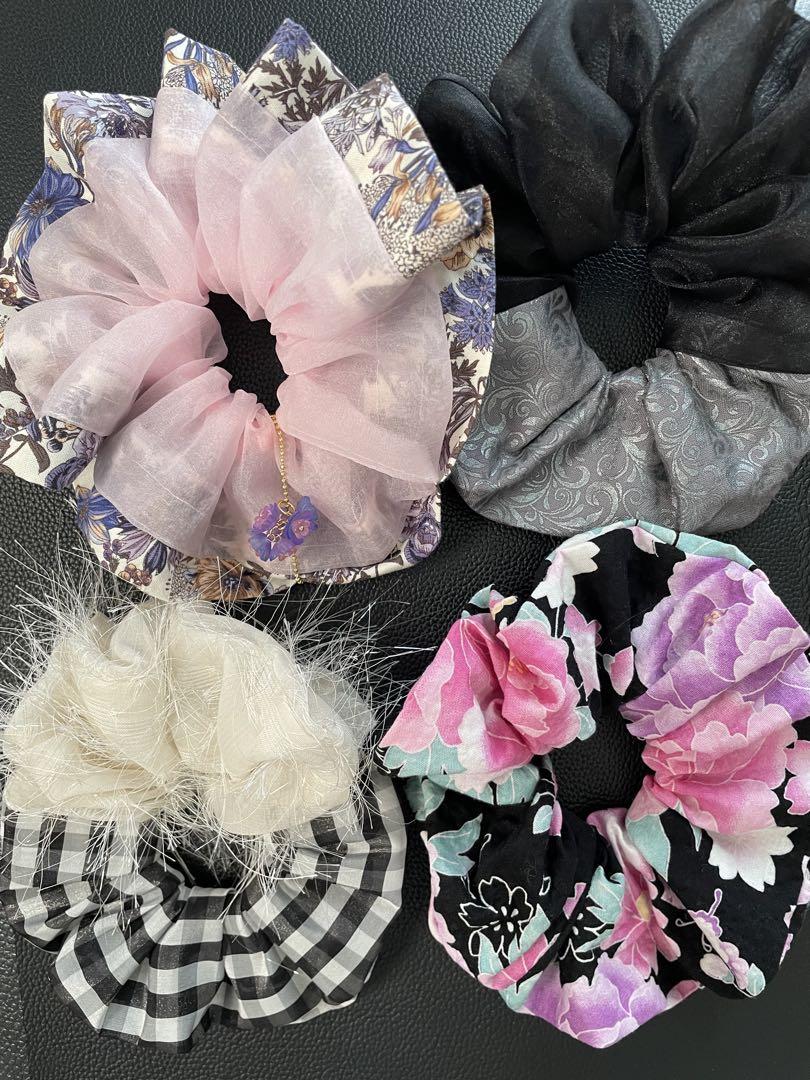 ♡専用♡ハンドメイドシュシュ ⊹⁺⸜(ᐡ⸝ɞ̴̶̷ ·̮ ɞ̴̶̷⸝ᐡ)⸝⁺⊹ ハンドメイドシュシュ☆ボタニカルフラワー柄 約13cmの通販 by