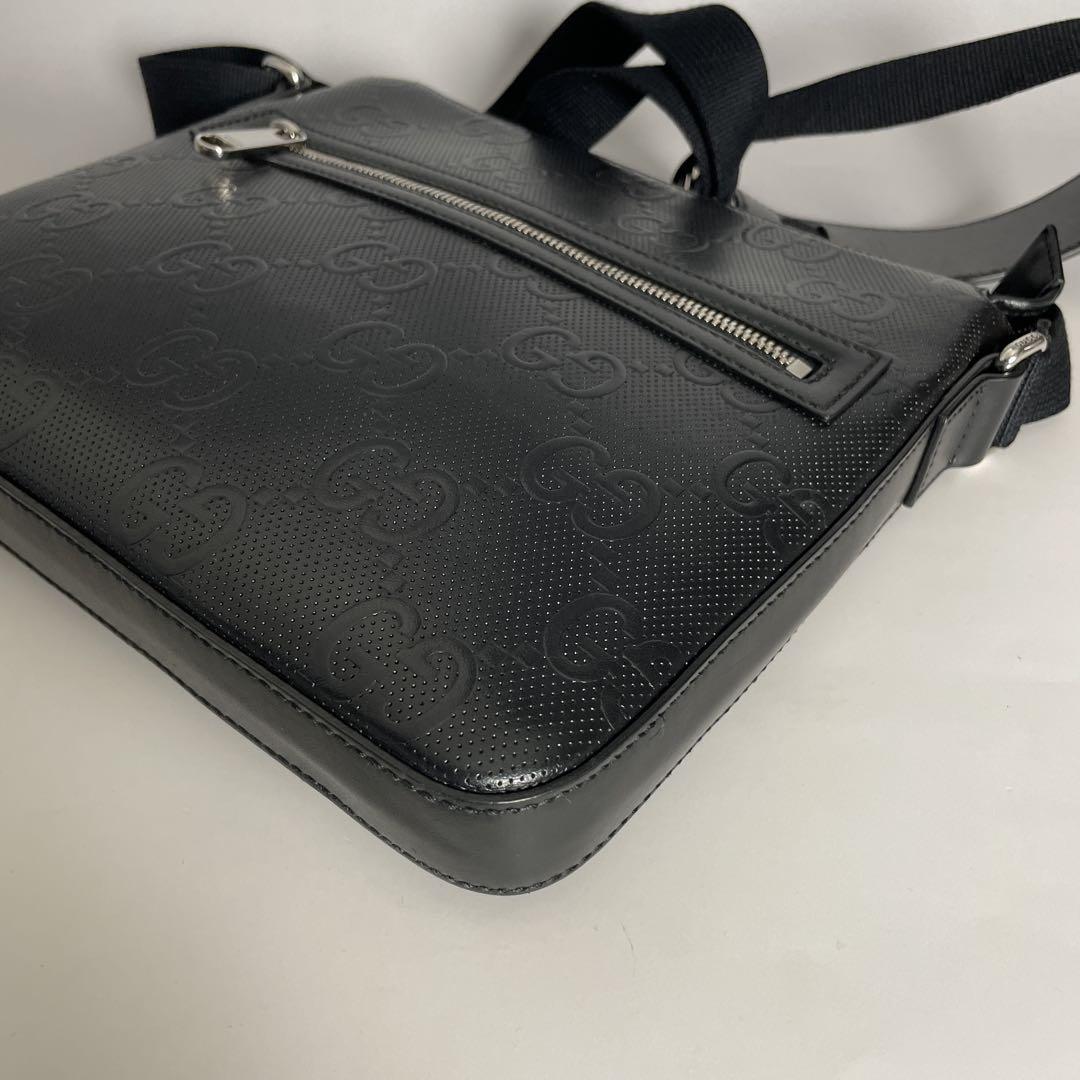 Gucci 極美品 黒 GG エンボス ショルダーバッグ クロスボディ