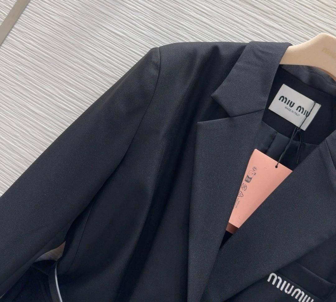 美品 miu miu ブラック テーラードジャケット