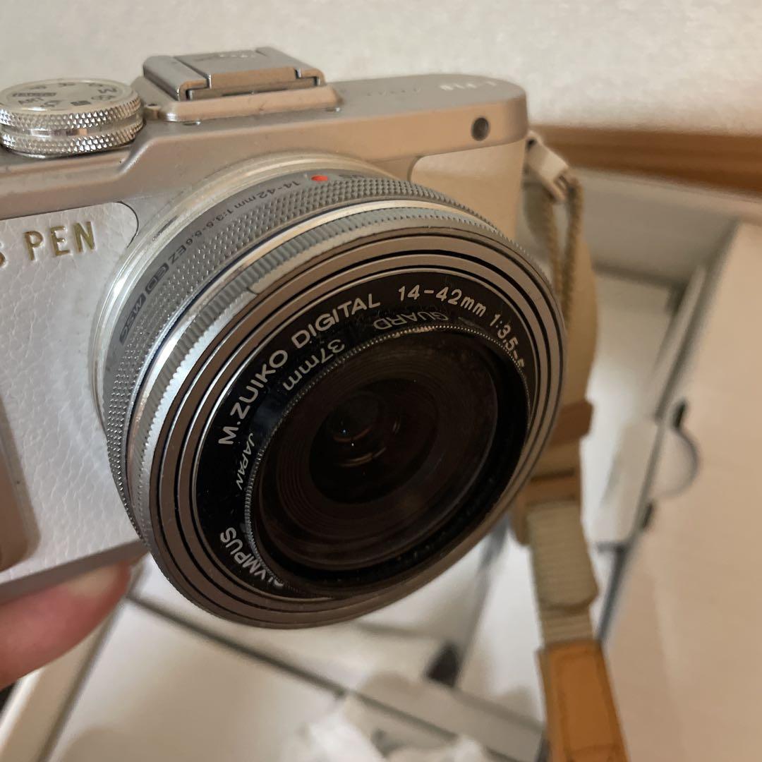 OLYMPUS PEN E-PL8本体と付属品